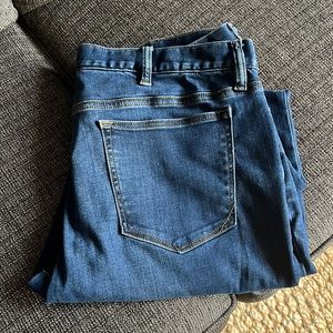 Like new Banana Republic Traveler jeans 38x32 slim fit.